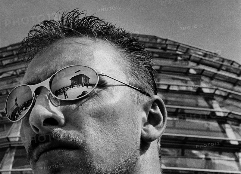 DEU, Germany, Berlin, 11.06.2000, The German Reichstag building reflects in a security guard's sunglasses