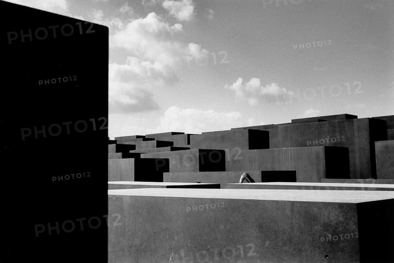 DEU, Germany, Berlin, 04.06.2006, Memorial by American architect Peter Eisenmann for the murdered Jews of Europe