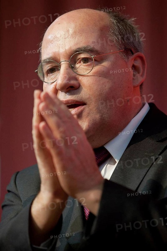 DEU Berlin Gregor Gysi during the Left Party Congress in Berlin-Lichtenberg. Germany Berlin, Gregor Gysi during the party convention of the leftwing party 'The Left' in Berlin