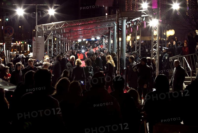 DEU, Germany, Berlin fans are waiting for Helena Bonham Carter and Colin Firth in front of the premiere of 'The King's Speech' at Friedrichsstadt Palast. Germany Berlin fans wait for Helena Bonham Carter and Colin Firth outside Friedrichsstadt Palace