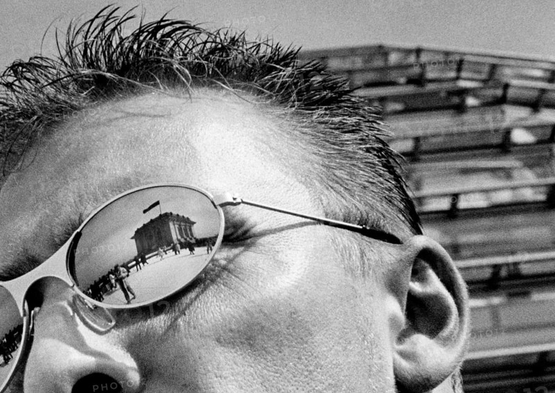 Berlin, DEU, 20.09.1999 -- portrait of a man on the roof of the Reichstag building. (dome, sunglasses, summer, tourism) -- Â© Karsten Thielker