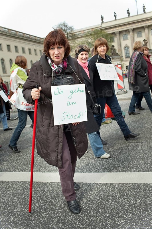 DEU Berlin teacher demonstration with GEW for relieving older colleagues Germany Berlin teacher protest for the cut of working hours of their elderly collegues