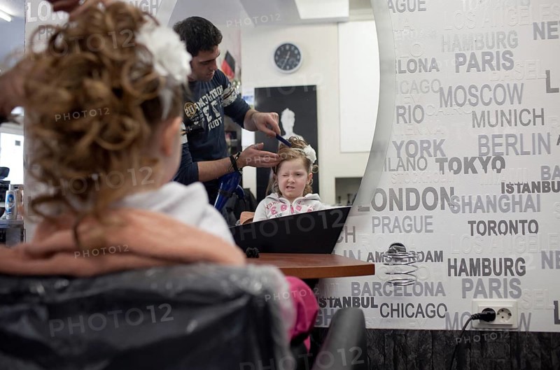 DEU Germany Neuwied A girl in the mirror at the hairdresser. Germany Neuwied A Girl in the Mirror of a Hairdresser Shop