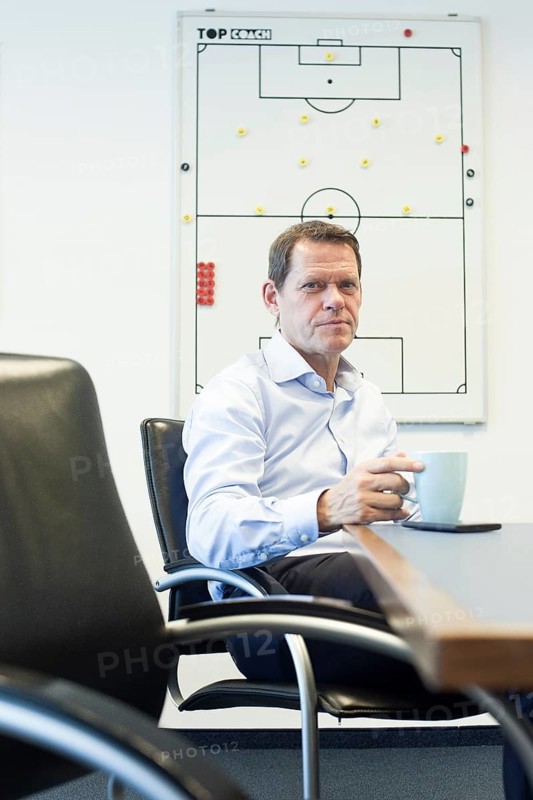 DEU Hamburg The Dane Frank Andresen, sports director of HSV, in his office in the Imtech Arena. Germany Hamburg Sporting Manager, Danish Frank Andresen, in his office at the Hamburg Stadium