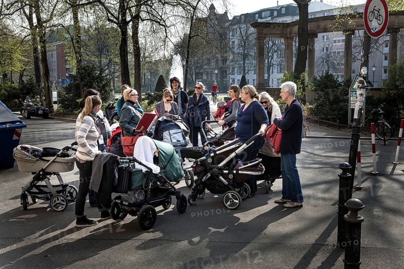 DEU Germany Germany Berlin Mothers and grandmothers take part in a guided city tour by Gudrun Blankenberg