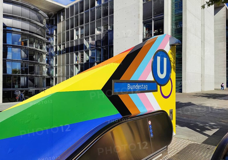 Entrance to Bundestag subway station, Paul Löbe House in the background, government district, Berlin-Mitte, Berlin, Germany
