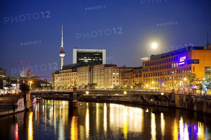 The river Spree in the government district with a full moon, the ARD capital studio and the Berlin TV tower in the evening, Berlin-Mitte, Berlin, Germany