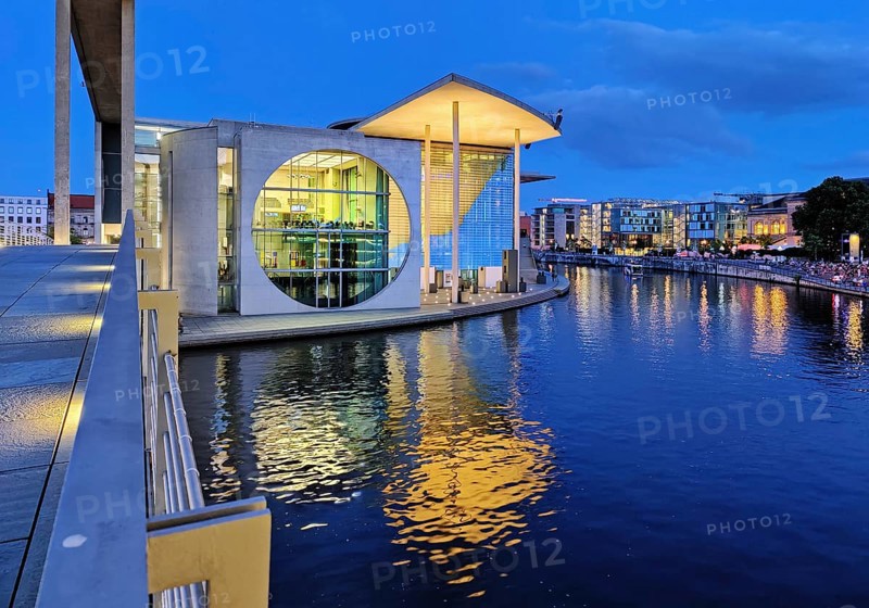 Marie-Elisabeth-Lüders-Haus with the river Spree in the evening, government district, Berlin-Mitte, Berlin, Germany