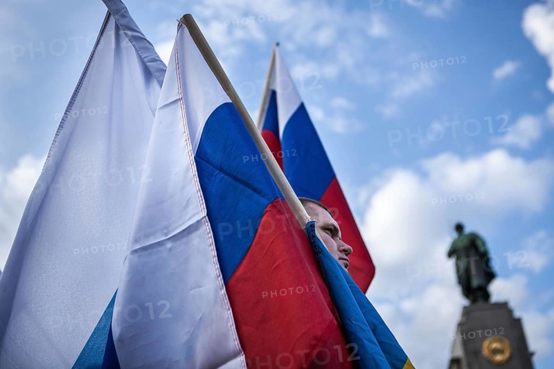 DEU Germany Germany Berlin Pro-Russian demonstration against NATO expansion in Ukraine and for Russian President Putin at the Memorial to the Fallen of the Second World War