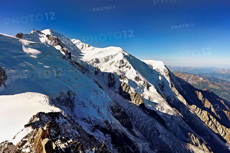Snow-covered Mont Maudit from left, Mont-Blanc, Dôme du Goûter, Aiguille du Goutier, viewing platform, mountain station, Aiguille du Midi, Chamonix-Mont-Blanc, Haute-Savoie, France