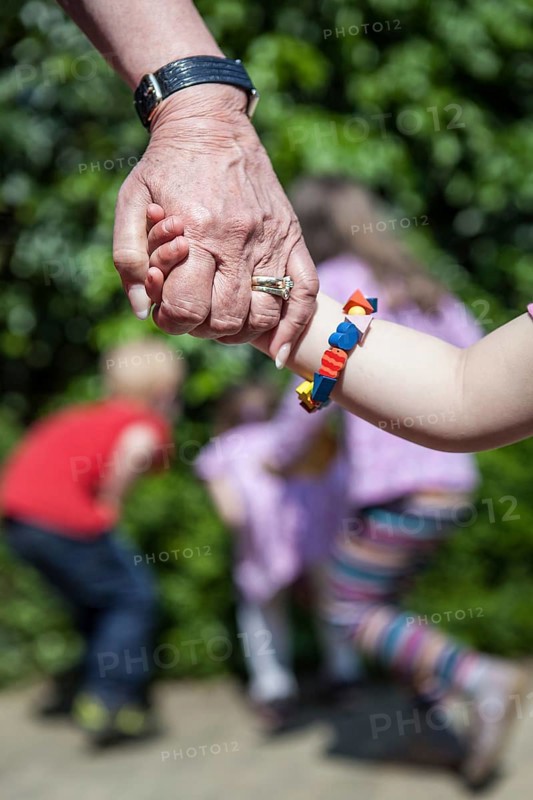 DEU Germany Germany Pattensen Old hand holding young hand in a multi-generation house in Pattensen near Hanover
