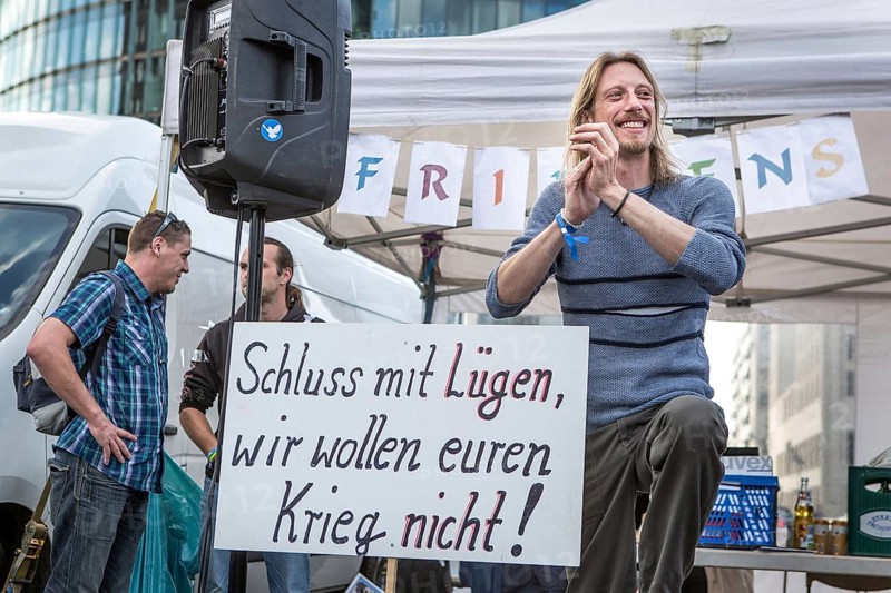 DEU Germany Germany Berlin The initiator of the Monday demonstration, Lars Mährholz, during a rally on Potsdamer Platz