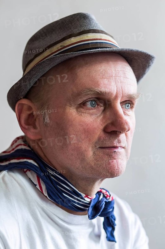 DEU Germany Germany Berlin The artist Jim Avignon setting up an exhibition at the 'Retram' gallery in Berlin-Neukölln