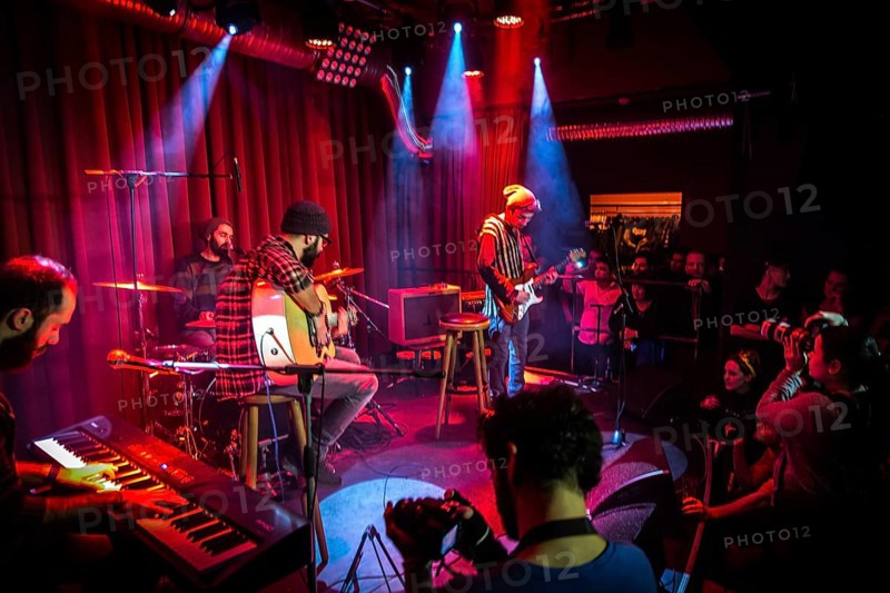 DEU Germany Germany Berlin Performance of the Syrian band Khebez Dawle in a private club