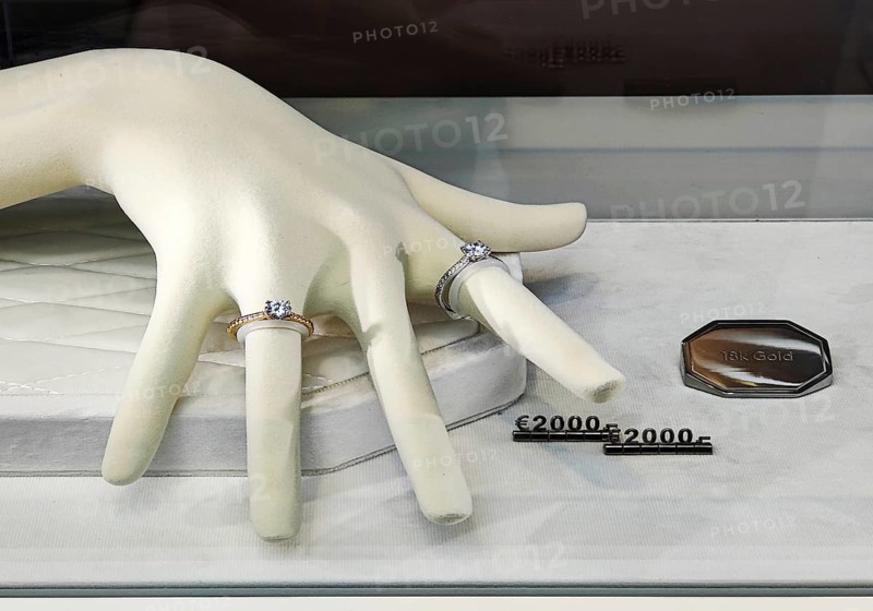 Very expensive rings made of 18k gold in a display by a jeweler in Tauentzienstraße, Luxuswaren, Charlottenburg, Berlin, Germany
