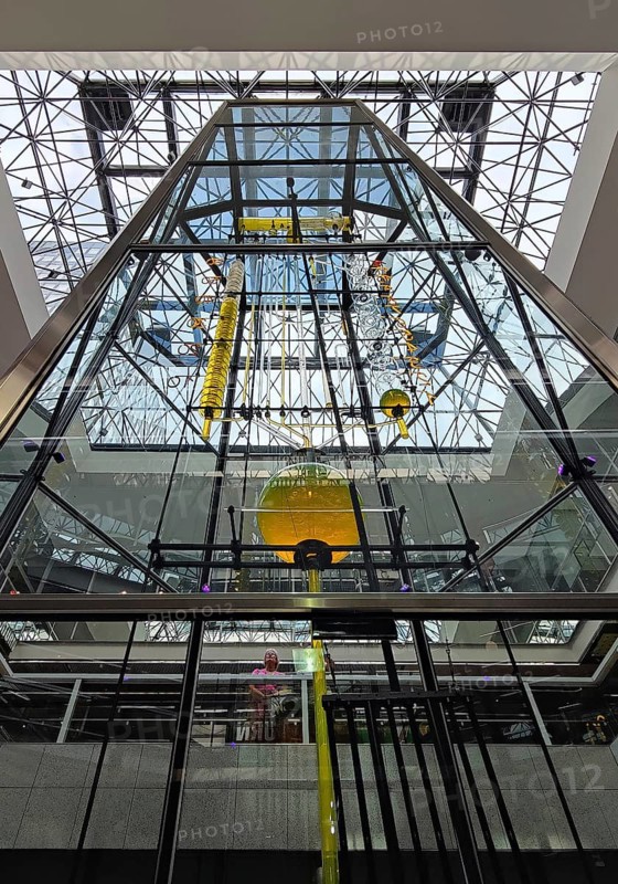 Europa-Center, thirteen meter high water clock with the title Clock of Flowing Time by Bernard Gitton, Charlottenburg, Berlin, Germany