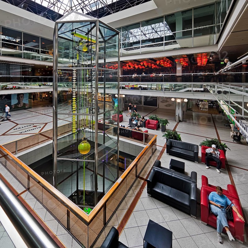 Europa-Center, shopping center, western courtyard with Bernard Gitton's flowing time clock, Charlottenburg, Berlin, Germany