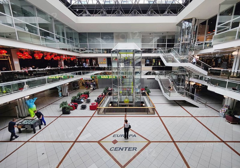 Europa-Center, shopping center, western courtyard with Bernard Gitton's flowing time clock, Charlottenburg, Berlin, Germany