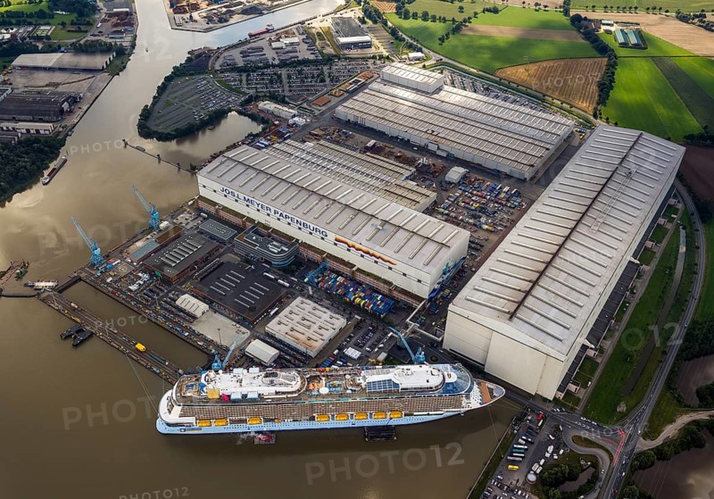 Papenburge Emshafen with Jos.L. Meyerwerft with the cruise ship Quantum of the seas, RoyalCaribbean Papenburg, Emsland, Lower Saxony, Germany, Papenburg, Europe, aerial photo, birds-eyes view, aerial photography, aerial photography, overview, overview, bird's eye view