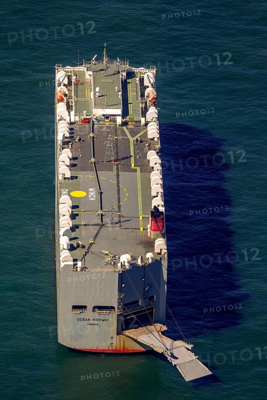 Cargo ship, anchoring car transporter Ocean Highway Panama, aerial view, cargo ships anchored off Spiekeroog, shipping lane, shipping route, at sea, coastal waters, Spiekeroog, North Sea, North Sea island, East Frisian Islands, Lower Saxony, Germany, Europe, birds-eyes view, aerial view, aerial photography, aerial photography, overview, bird's eye view