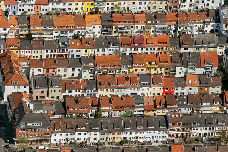 Rows of houses in the Findorff district, rented flats, multi-storey flats, red tiled roofs, attic flats, aerial view, aerial photographs of Bremen, Bremen, Germany, Europe, birds-eyes view, aerial photography, aerial photography, overview, bird's eye view