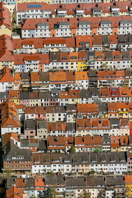 Rows of houses in the Findorff district, rented flats, multi-storey flats, red tiled roofs, attic flats, aerial view, aerial photographs of Bremen, Bremen, Germany, Europe, birds-eyes view, aerial photography, aerial photography, overview, bird's eye view