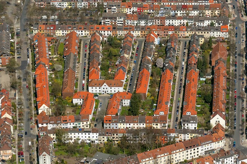 Rows of houses in the Findorff district, rented flats, multi-storey flats, red tiled roofs, attic flats, aerial view, aerial photographs of Bremen, Bremen, Germany, Europe, birds-eyes view, aerial photography, aerial photography, overview, bird's eye view