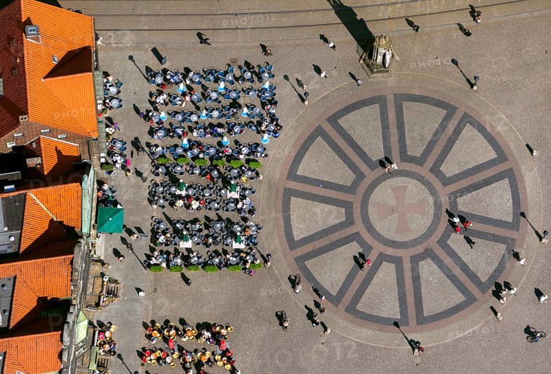 Hanseatic cross in front of the Bremen Roland on the market square of Bremen in front of the town hall and gabled houses, city centre of Bremen, city, aerial view, aerial photography of Bremen, Bremen, Germany, Europe, birds-eyes view, aerial photography, aerial photography, overview, bird's eye view
