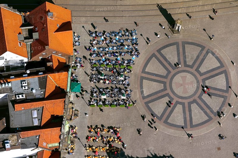 Hanseatic cross in front of the Bremen Roland on the market square of Bremen in front of the town hall and gabled houses, city centre of Bremen, city, aerial view, aerial photography of Bremen, Bremen, Germany, Europe, birds-eyes view, aerial photography, aerial photography, overview, bird's eye view