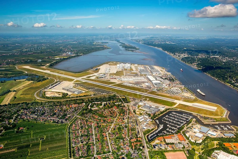 Finkenwerder Airport, runway and factory halls of Airbus Airport, Finkenwerder Airport, Hamburg, Free and Hanseatic City of Hamburg, Germany, Europe, aerial view, birds-eyes view, aerial photograph, aerial photography, aerial photography, overview, bird's eye view