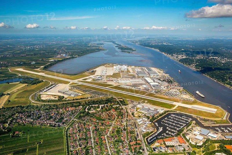 Finkenwerder Airport, runway and factory halls of Airbus Airport, Finkenwerder Airport, Hamburg, Free and Hanseatic City of Hamburg, Germany, Europe, aerial view, birds-eyes view, aerial photograph, aerial photography, aerial photography, overview, bird's eye view