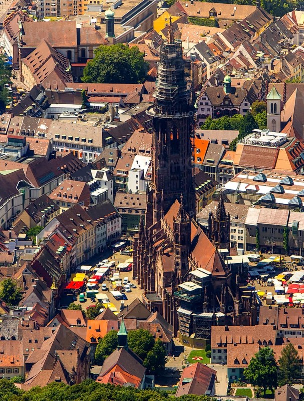 Freiburg Minster with market square, Freiburg im Breisgau, Breisgau, Baden-Württemberg, Germany, Europe, aerial view, birds-eyes view, aerial photography, aerial photography, overview, bird's eye view, university city, trinational metropolitan region Upper Rhine