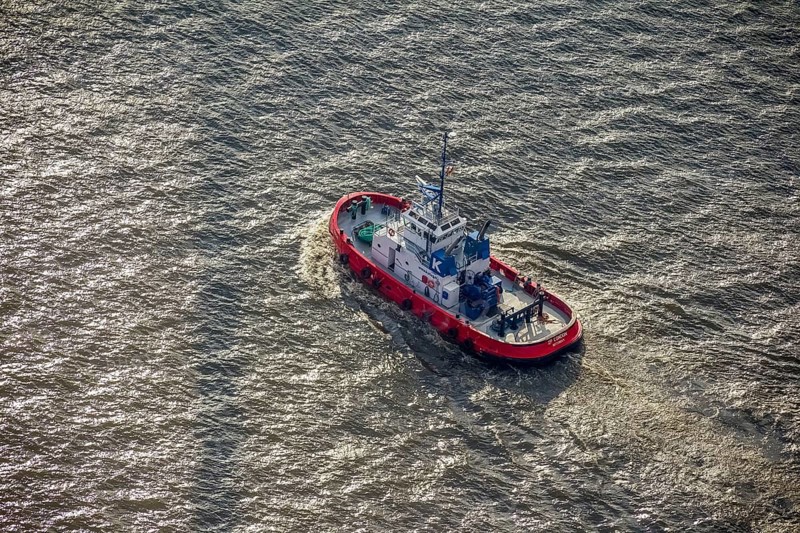 Harbour tug ZP Cocon in Hamburg harbour, Hamburg, Germany, Europe, aerial view, birds-eyes view, aerial photography, aerial photography, overview, bird's eye view