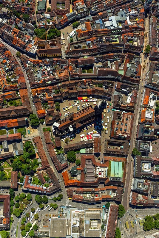 Freiburg Minster with market square, Freiburg im Breisgau, Breisgau, Baden-Württemberg, Germany, Europe, aerial view, birds-eyes view, aerial photography, aerial photography, overview, bird's eye view, university city, trinational metropolitan region Upper Rhine