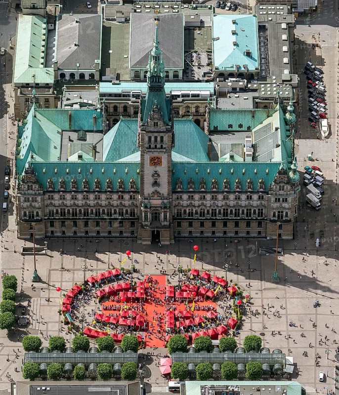 Hamburg City Hall, The Parliament of the Free and Hanseatic City of Hamburg, red pavilions in front of the City Hall on the lock bridge, Hamburg, Germany, Europe, aerial view, birds-eyes view, aerial photography, aerial photography, overview, bird's eye view