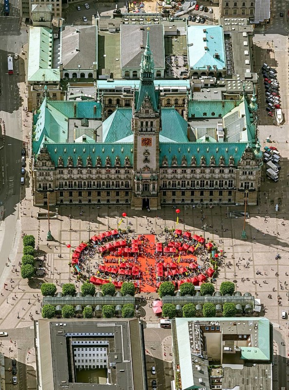 Hamburg City Hall, The Parliament of the Free and Hanseatic City of Hamburg, red pavilions in front of the City Hall on the lock bridge, Hamburg, Germany, Europe, aerial view, birds-eyes view, aerial photography, aerial photography, overview, bird's eye view