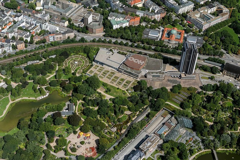 Congress Centrum Hamburg, Planten un Blomen from CCH, The Radison-SAS Hotel - Hamburg's highest hotel at Dammtor, Hamburg, Germany, Europe, aerial view, birds-eyes view, aerial photography, aerial photography, overview, bird's eye view
