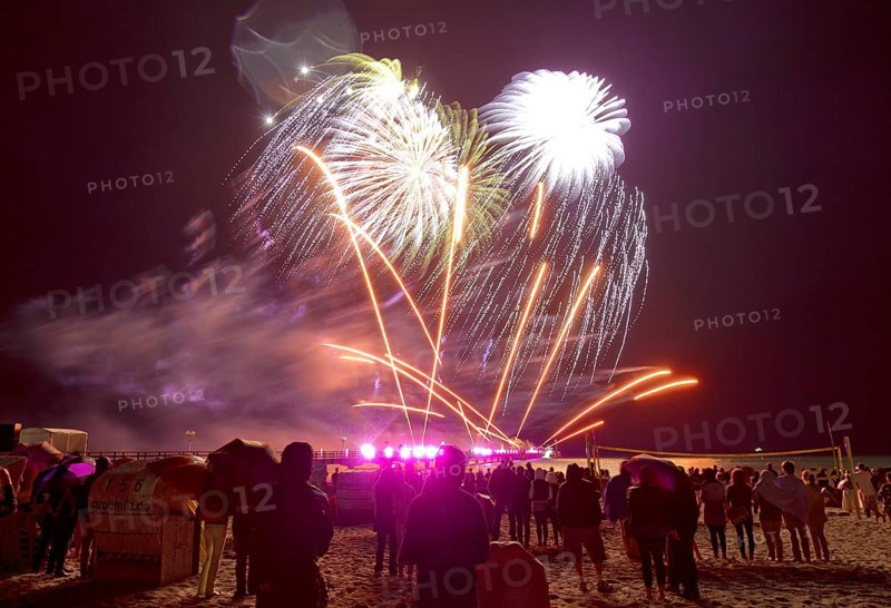 Baltic Sea in flames at Grömitz pier, fireworks, highlight of the season, end of the season, beach, spectators, beach chairs at night, shower of sparks, Baltic Sea resort, tourist attraction, Grömitz, Baltic Sea, Schleswig-Holstein, Germany, Europe, aerial photo, birds-eyes view, aerial photography, aerial photography, overview, overview, bird's-eye view