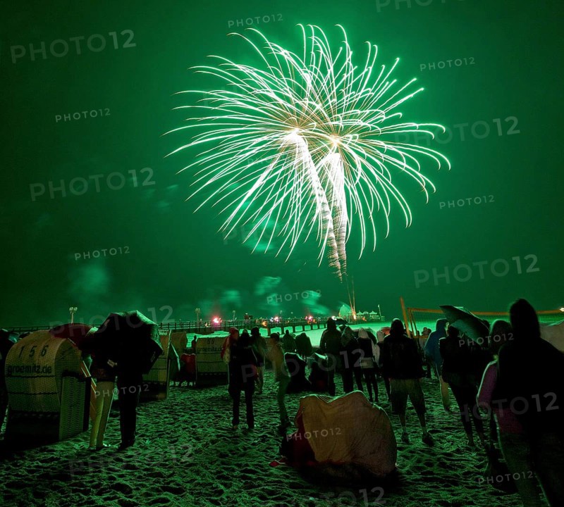 Baltic Sea in flames at Grömitz pier, fireworks, highlight of the season, end of the season, beach, spectators, beach chairs at night, shower of sparks, Baltic Sea resort, tourist attraction, Grömitz, Baltic Sea, Schleswig-Holstein, Germany, Europe, aerial photo, birds-eyes view, aerial photography, aerial photography, overview, overview, bird's-eye view