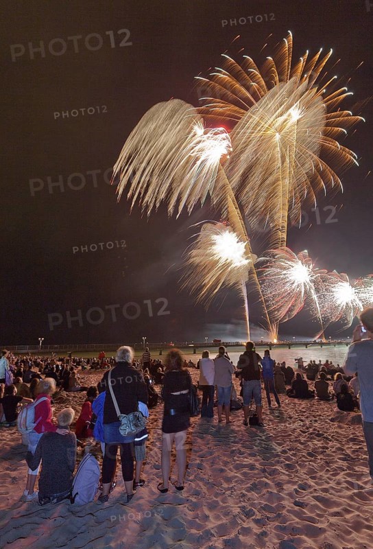 Baltic Sea in flames at Grömitz pier, fireworks, highlight of the season, end of the season, beach, spectators, beach chairs at night, shower of sparks, Baltic Sea resort, tourist attraction, Grömitz, Baltic Sea, Schleswig-Holstein, Germany, Europe, aerial photo, birds-eyes view, aerial photography, aerial photography, overview, overview, bird's-eye view