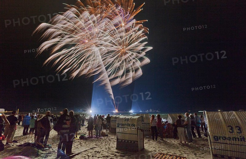 Baltic Sea in flames at Grömitz pier, fireworks, highlight of the season, end of the season, beach, spectators, beach chairs at night, shower of sparks, Baltic Sea resort, tourist attraction, Grömitz, Baltic Sea, Schleswig-Holstein, Germany, Europe, aerial photo, birds-eyes view, aerial photography, aerial photography, overview, overview, bird's-eye view