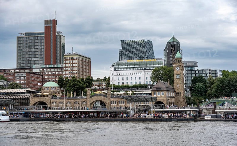 Elbe and St. Pauli Landungsbrücken, historic building with level tower, St. Pauli district with skyscraper Dancing Towers, Hamburg, Germany