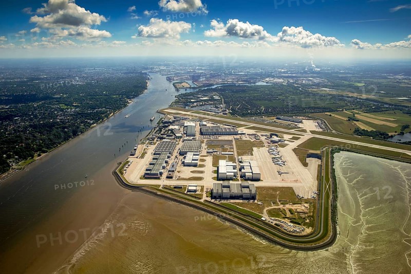 Finkenwerder Airport, runway and factory halls of Airbus Airport, Finkenwerder Airport, Hamburg, Free and Hanseatic City of Hamburg, Germany, Europe, aerial view, birds-eyes view, aerial photography, aerial photography, overview, bird's eye view