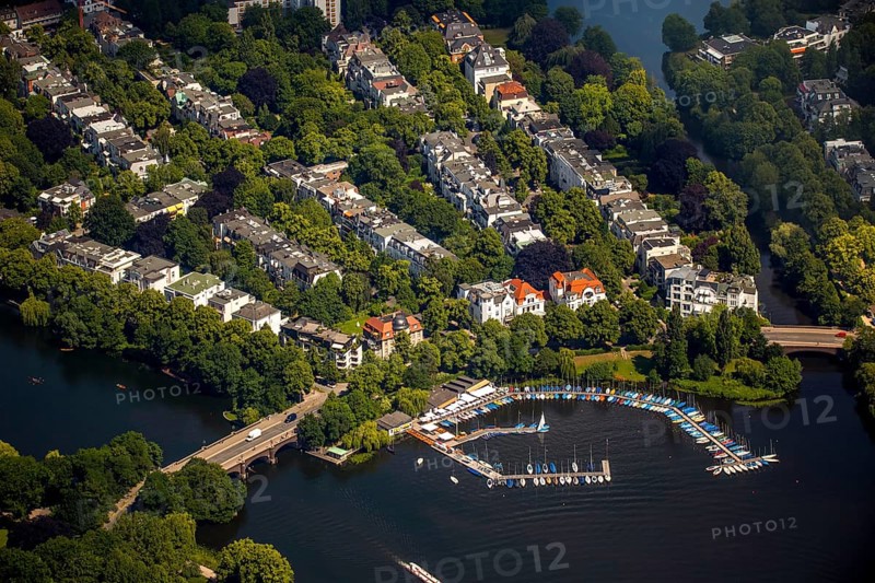 Outer Alster with villa district and marina distant view, Alster jetty Bobby Reich, Hamburg, Free and Hanseatic City of Hamburg, Hamburg, Germany