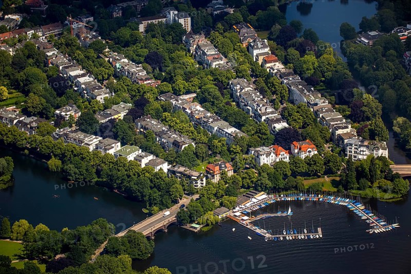 Outer Alster with villa district and marina distant view, Alster jetty Bobby Reich, Hamburg, Free and Hanseatic City of Hamburg, Hamburg, Germany