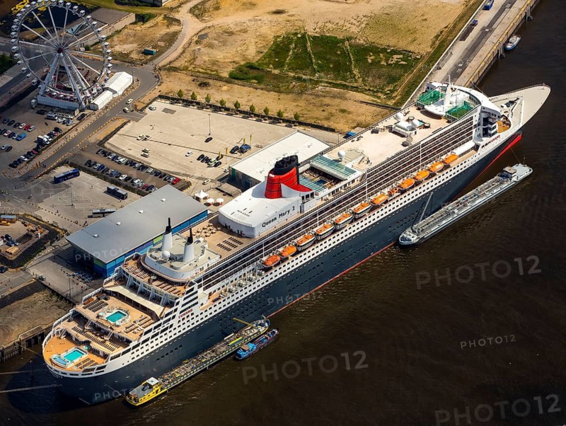 Cruise terminal, Unilever House cruise ship Queen Mary 2, Hamburg harbour, Elbe, Hamburg, Free and Hanseatic City of Hamburg, Germany, Europe, aerial view, birds-eyes view, aerial photography, aerial photography, overview, bird's eye view