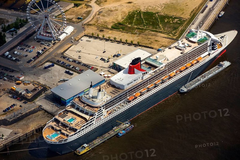 Cruise terminal, Unilever House cruise ship Queen Mary 2, Hamburg harbour, Elbe, Hamburg, Free and Hanseatic City of Hamburg, Germany, Europe, aerial view, birds-eyes view, aerial photography, aerial photography, overview, bird's eye view