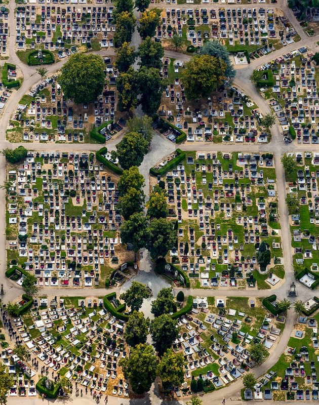 Cemetery Regensburg, Upper Catholic Cemetery Regensburg, row graves, military graves, Regensburg, independent city in Eastern Bavaria, Bavaria, Germany, Europe, aerial view, birds-eyes view, aerial photography, aerial photography, aerial photography, overview, bird's eye view