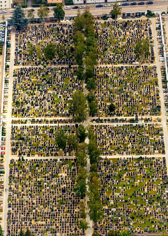 Cemetery Regensburg, Upper Catholic Cemetery Regensburg, row graves, military graves, Regensburg, independent city in Eastern Bavaria, Bavaria, Germany, Europe, aerial view, birds-eyes view, aerial photography, aerial photography, aerial photography, overview, bird's eye view