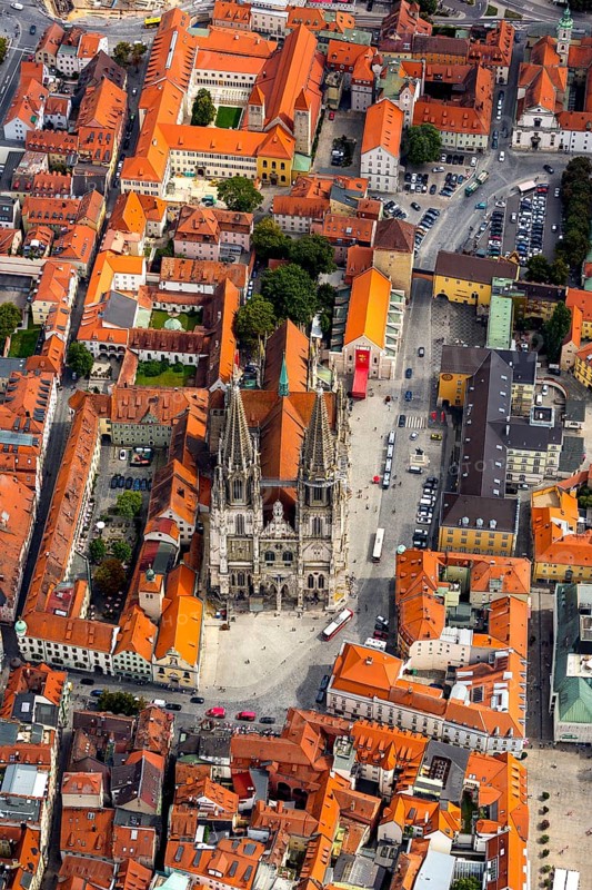 Regensburg Cathedral on Cathedral Square, Cathedral Church of St Peter, Regensburg, independent city in Eastern Bavaria, Bavaria, Germany, Europe, aerial view, bird's-eye view, aerial photography, aerial photography, overview, bird's-eye view